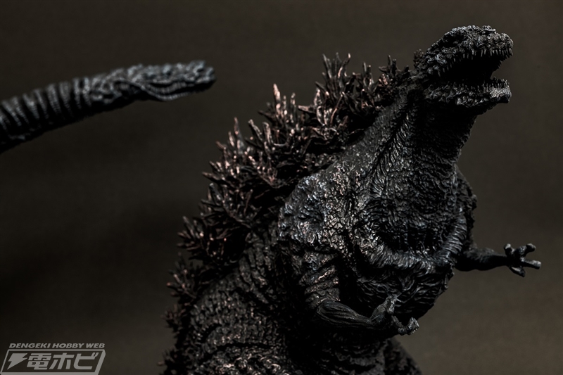 日比谷ゴジラスクエアの守護神「ゴジラ像」を立体化した東宝30cm
