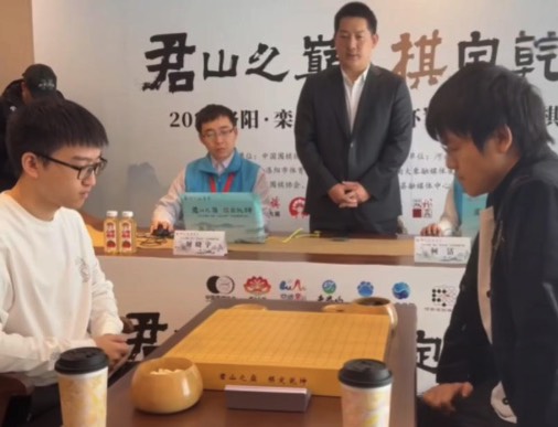 柯潔九段が3連覇達成、感動の涙 | 囲碁棋譜.COM | 囲碁棋譜.COM は日本