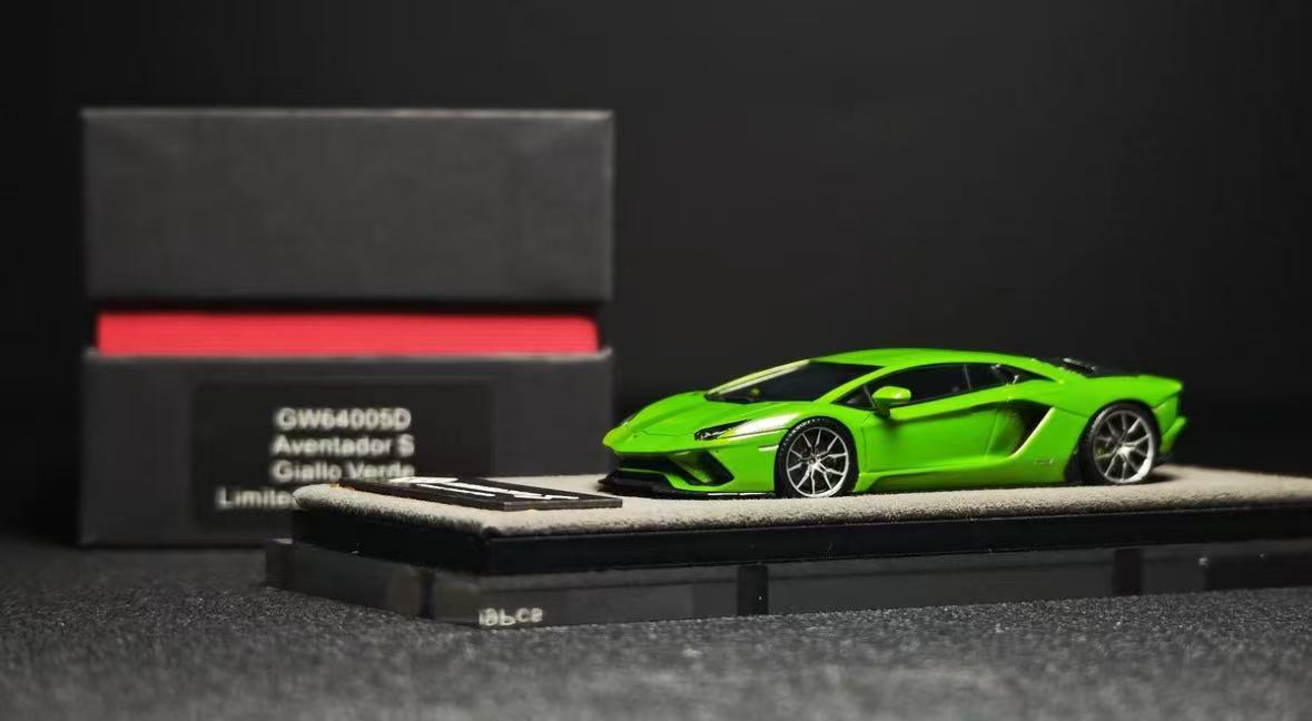 God'Wealth GW 1:64 Green Lamborghini Aventador S LP740-4 Resin Car
