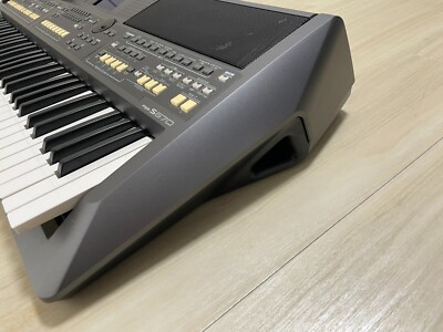 Yamaha PSR-S670 61-key Digital Keyboard Portatnoe Synthesaizer