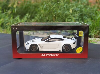 AUTOart 1/18 Scale Aston Martin Vantage V12 GT3 White Diecast Car
