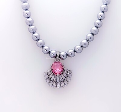 New 100% Authentic SWAROVSKI Pearl Pink Shell Idyllia pendant