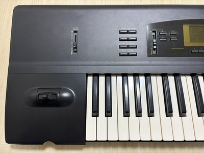 Korg 01/W FD 61-Key Keyboard Synthesizer with Hard Case and Power