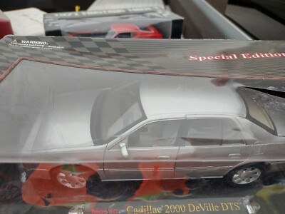 MAISTO SPECIAL EDITION 1/18 Scale Diecast CADILLAC 2000 DEVILLE