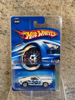 New 2006 Hot Wheels Super Treasure Hunt - T-Hunt - Pearl White '67