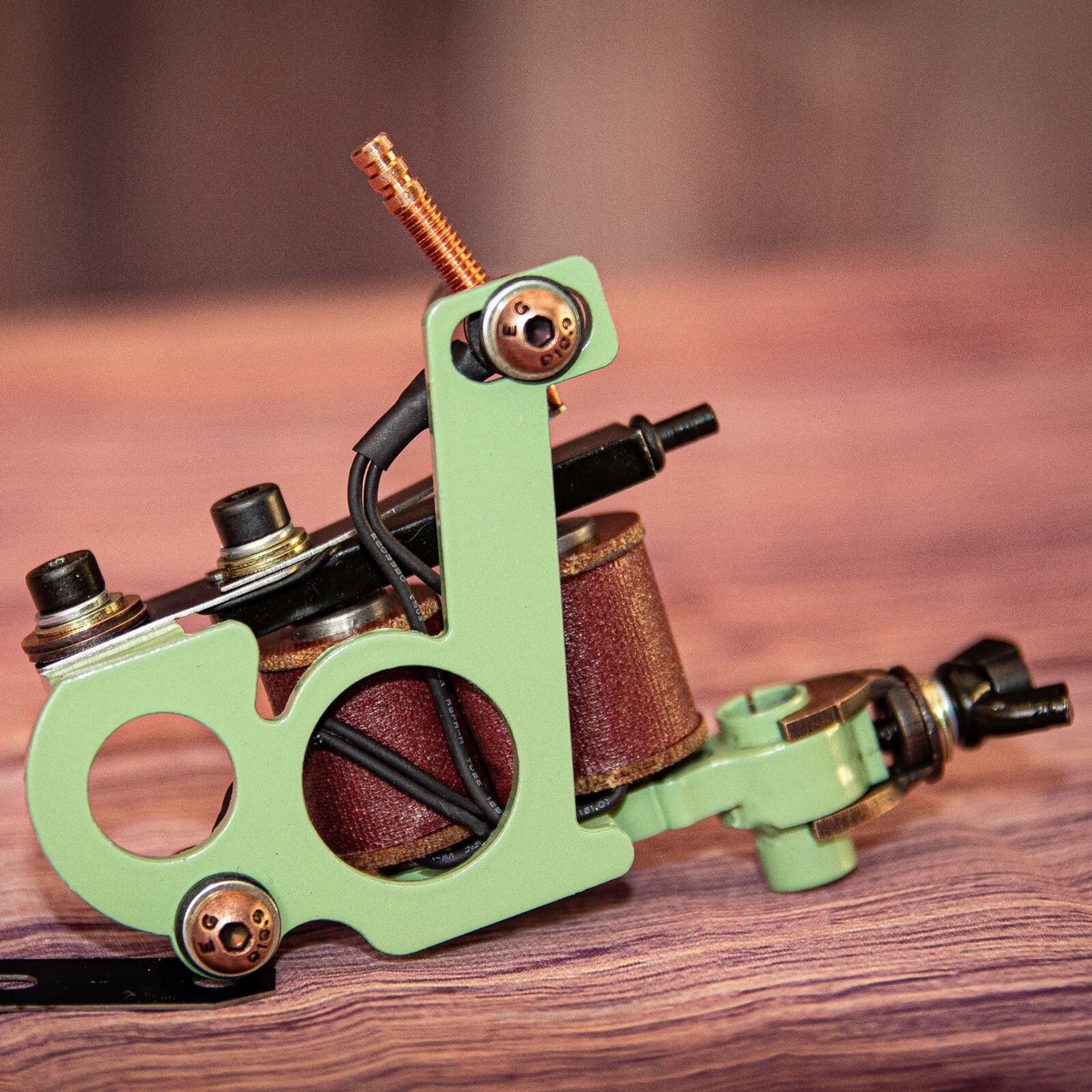 Handmade tattoo machine shader mag 5-25, Running 105-110 Hz @ 4.5