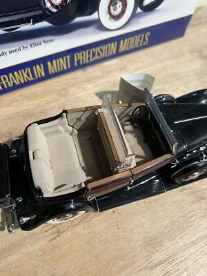 Franklin Mint Diecast Model 1:24 1932 Cadillac V-16 All Weather
