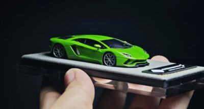 God'Wealth GW 1:64 Green Lamborghini Aventador S LP740-4 Resin Car
