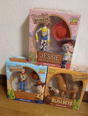 Toy Story Woody's Round Up Woody, Jessie, Bullseye Figure Set
