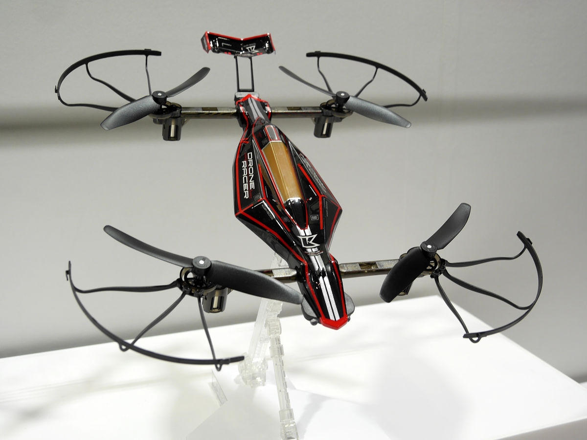 常識破りの操縦方法で誰でも簡単に楽しめる新感覚レーシングドローン