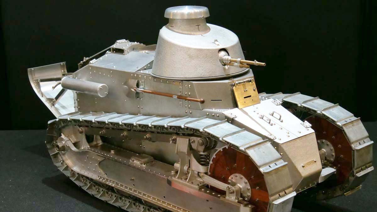 80万円超えの「ルノーFT-17」や50万超えの「九四式軽装甲車」が