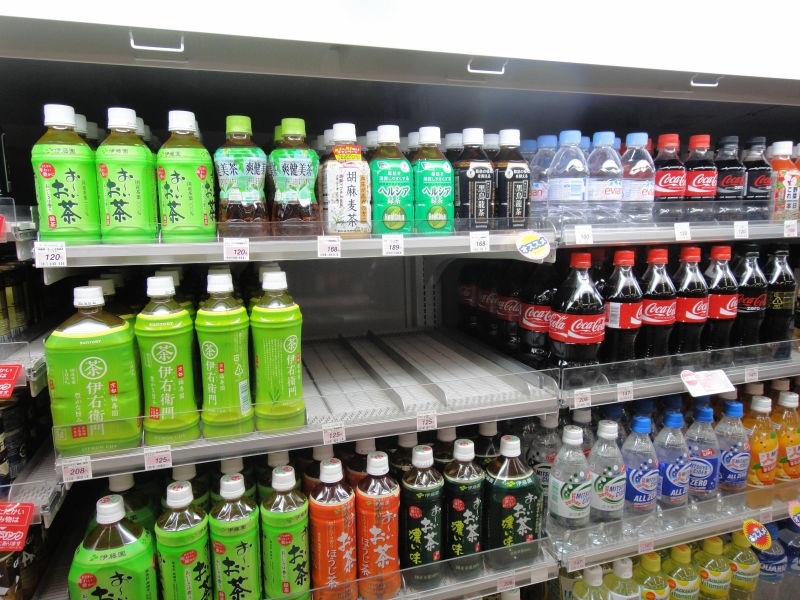 全5種の「けいおん!!」オリジナルストラップがついてくる十六茶を買っ