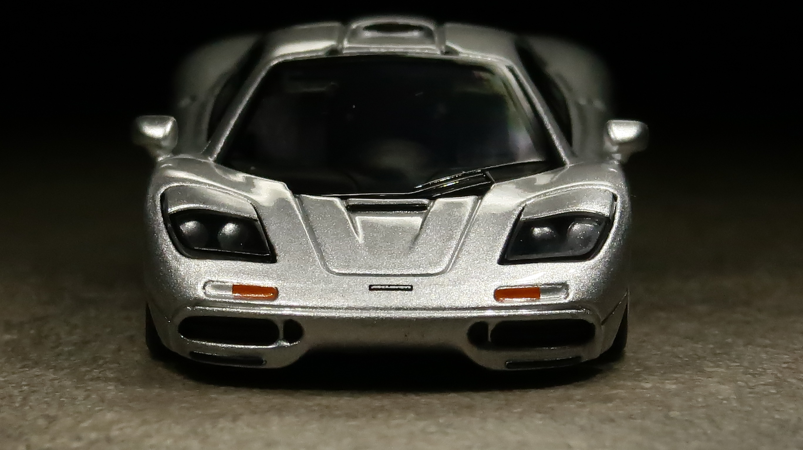 モデルインプレッション】 Mini GT 1/64 - McLaren F1 (Magnesium