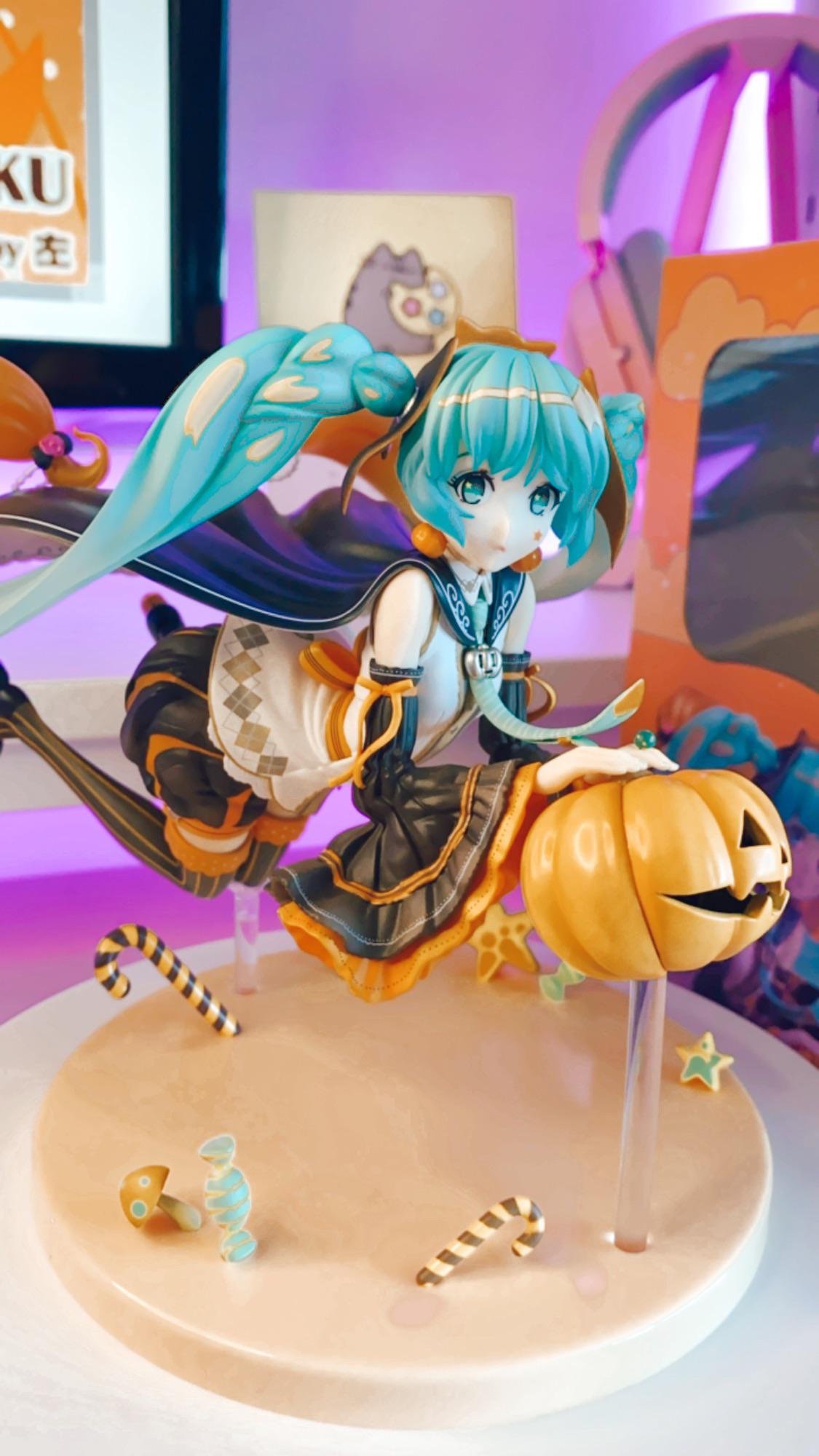 Finally got around to unboxing one of my grails—Trick or Miku by