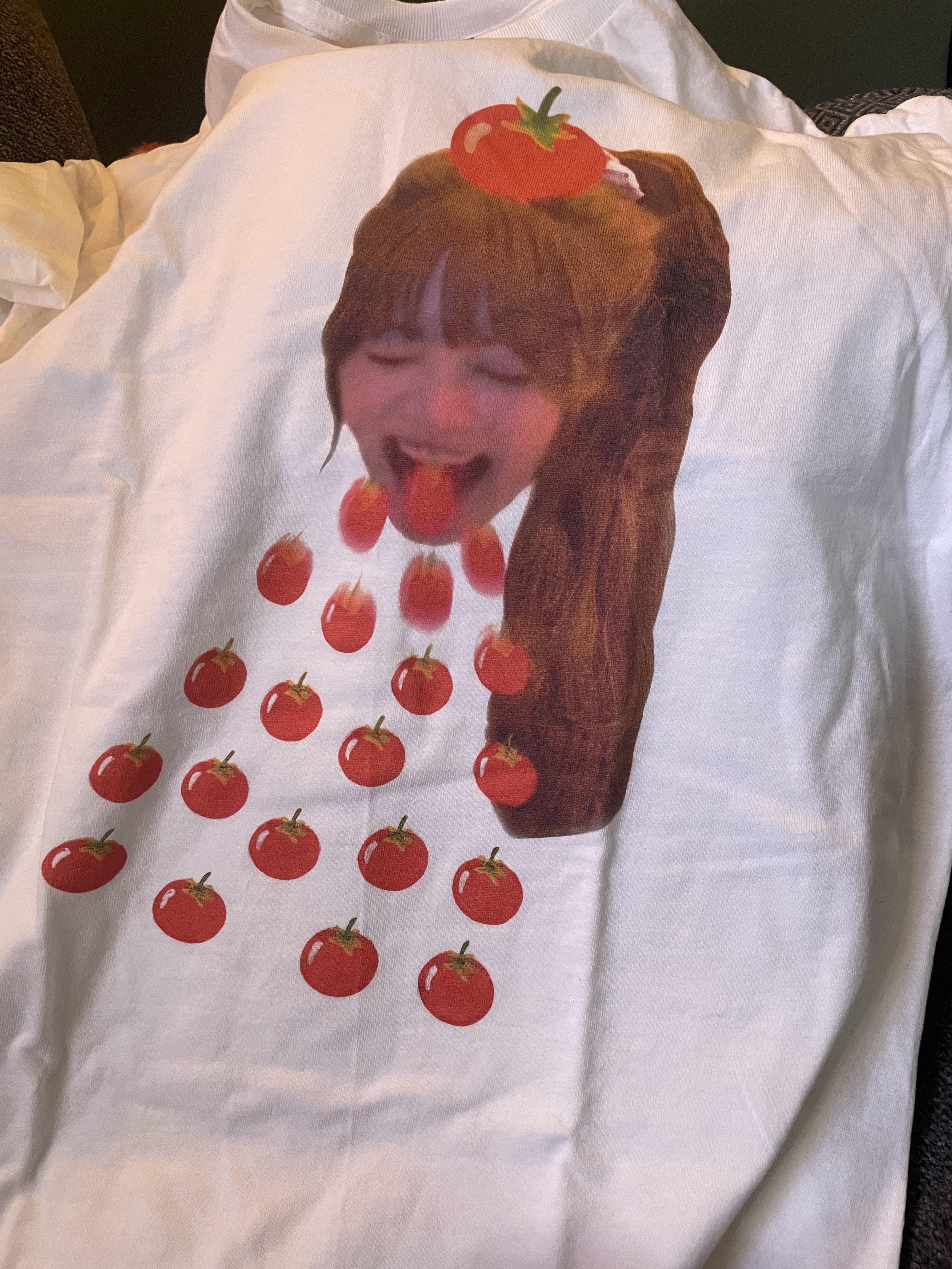 251021 LE SSERAFIM - EAT IT UP T-Shirt (Merchandise Preview + Pre