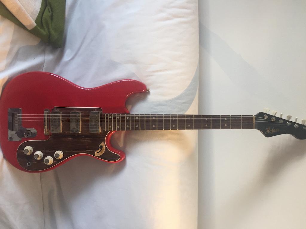 1963年製のヘフナー173スーパーソリッドIIIを手に入れたんだ。こういう