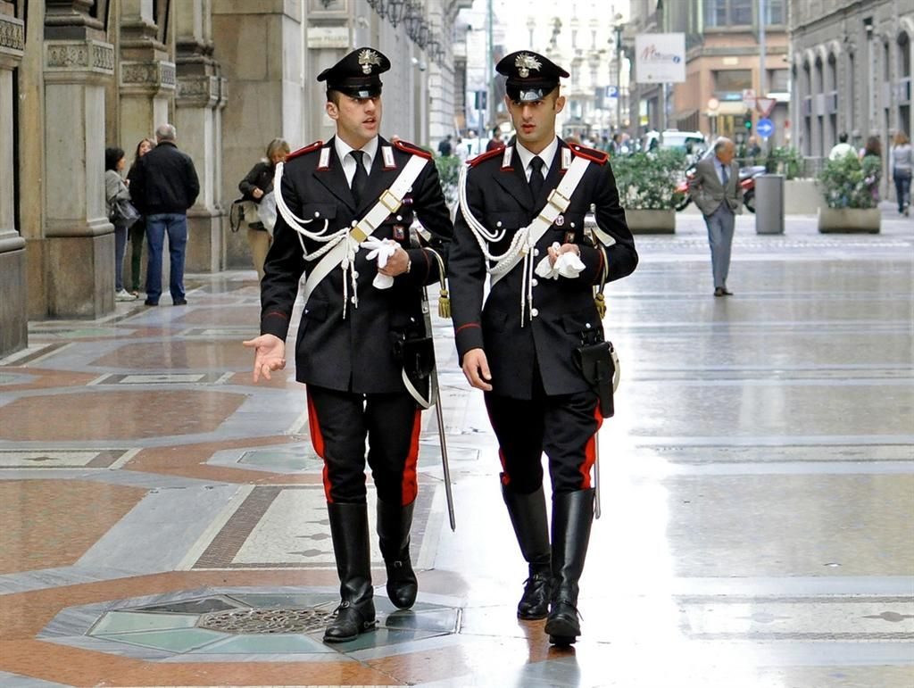 イタリアのカラビニエリ警察の制服 : r/uniformporn