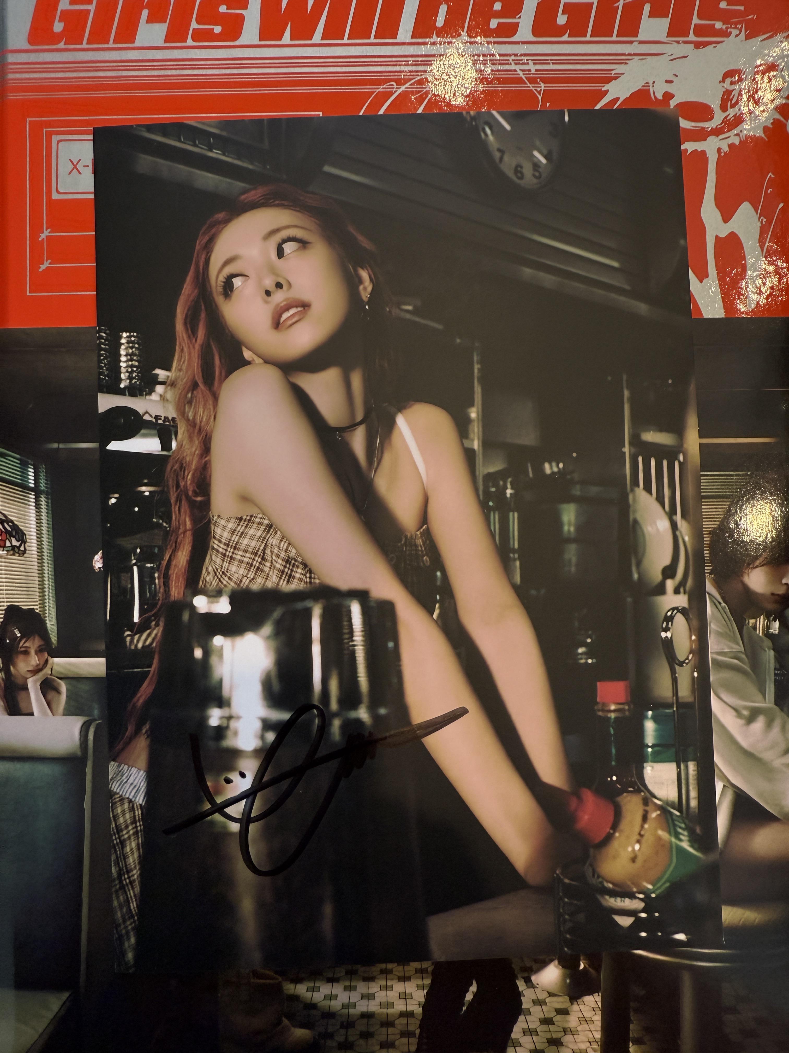 No signed postcard in 'Girls Will Be Girls (PHOTOBOOK Ver