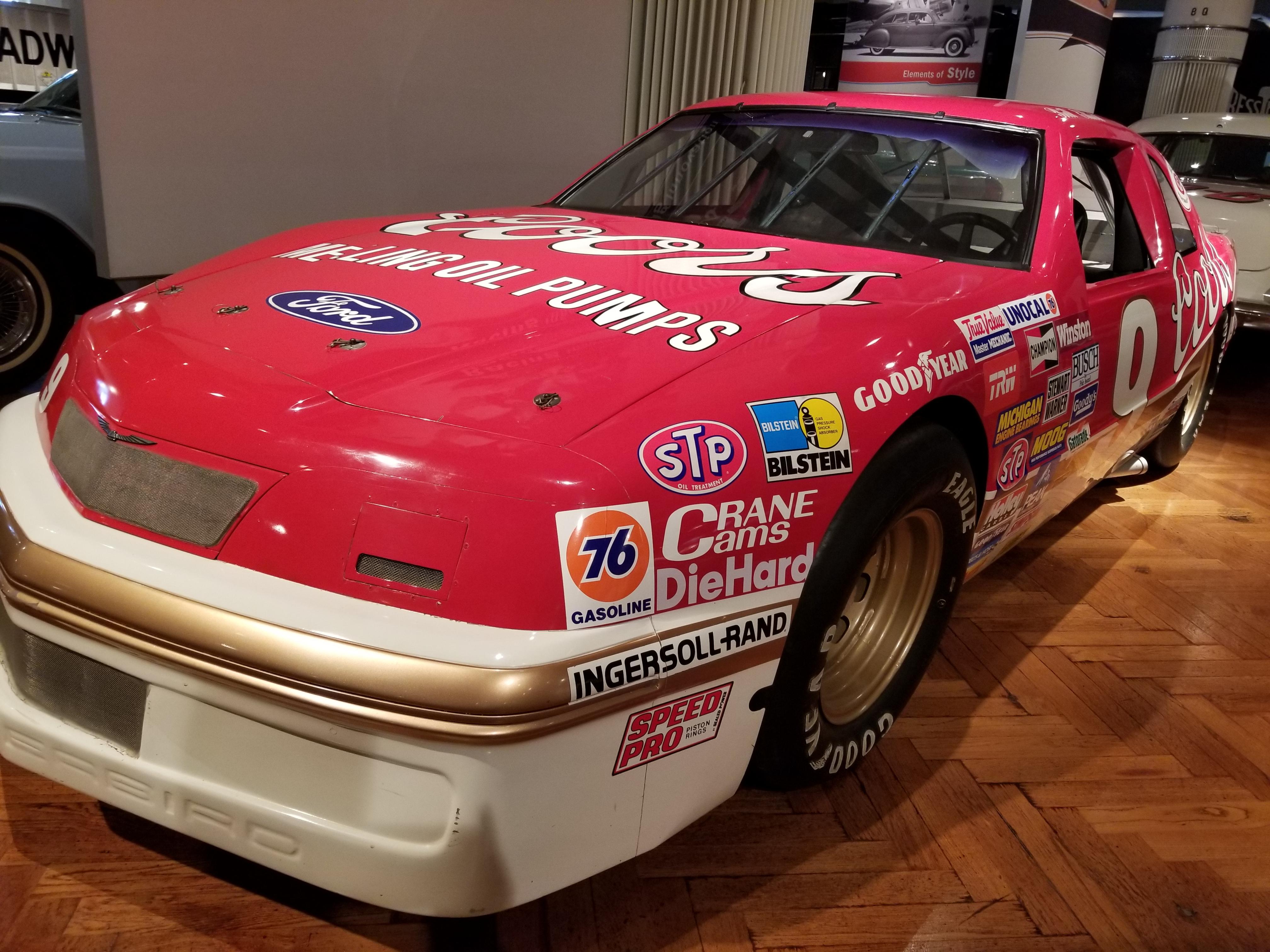 ビル・エリオットの1987年型フォード・サンダーバードは、タラデガ