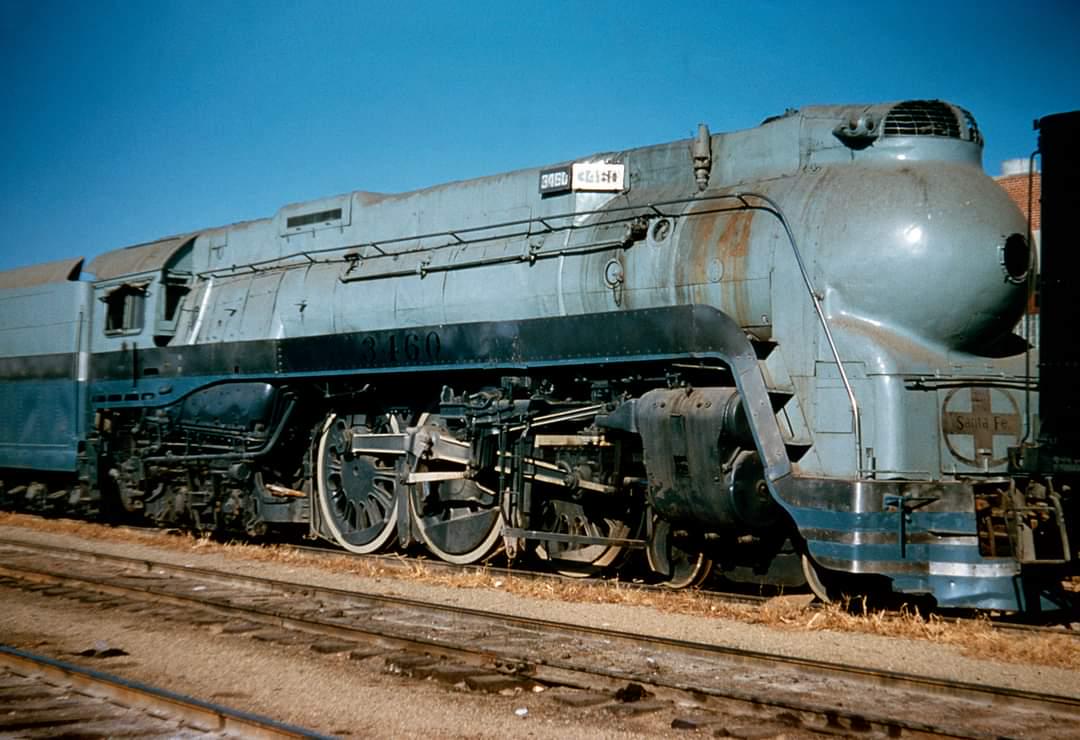 1956年、解体される直前、締め切りを待つサンタフェ鉄道の3460号。 : r