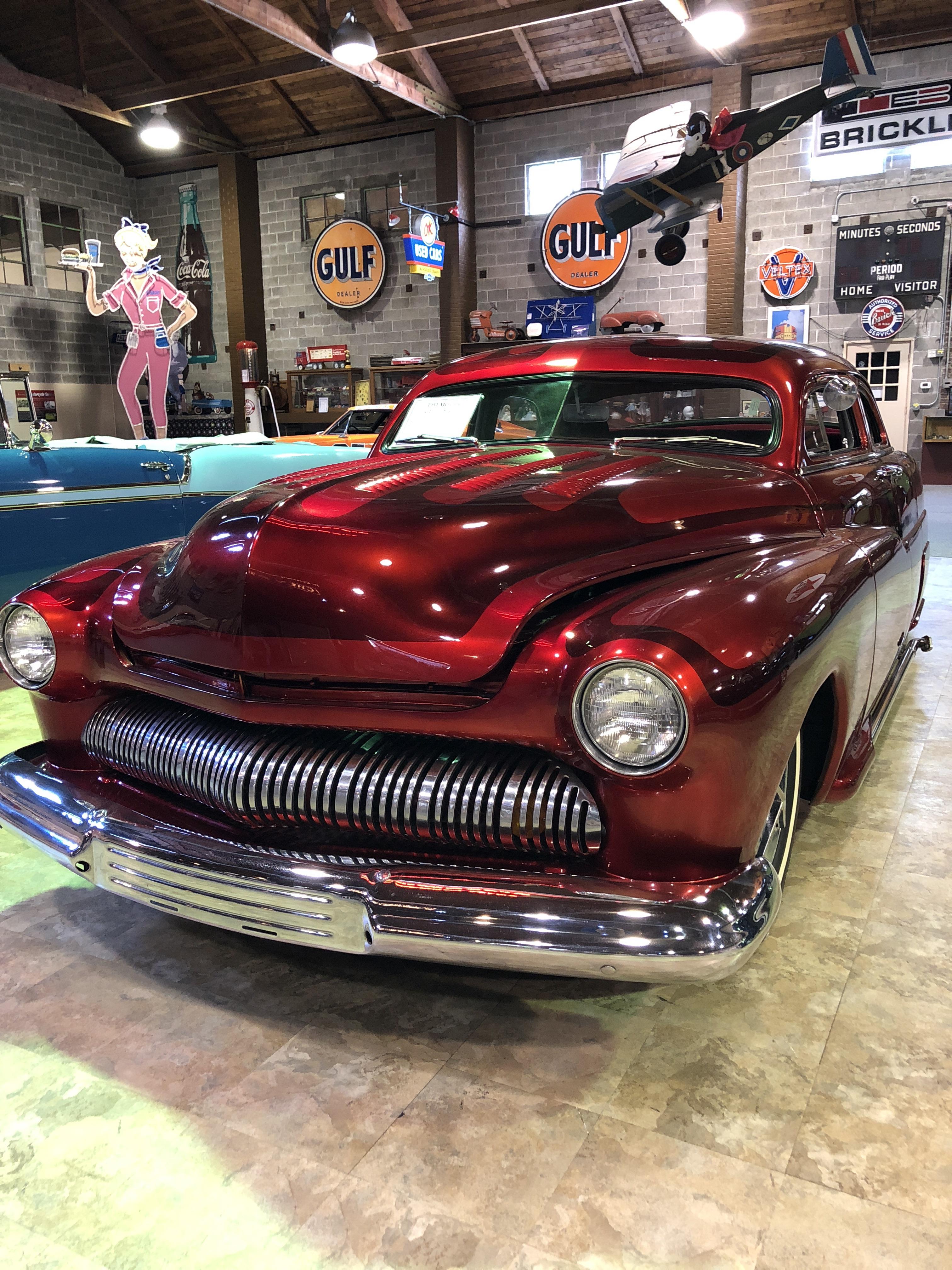 1951年型マーキュリー4ドアセダン、V-8、195馬力、チョップ、クロム