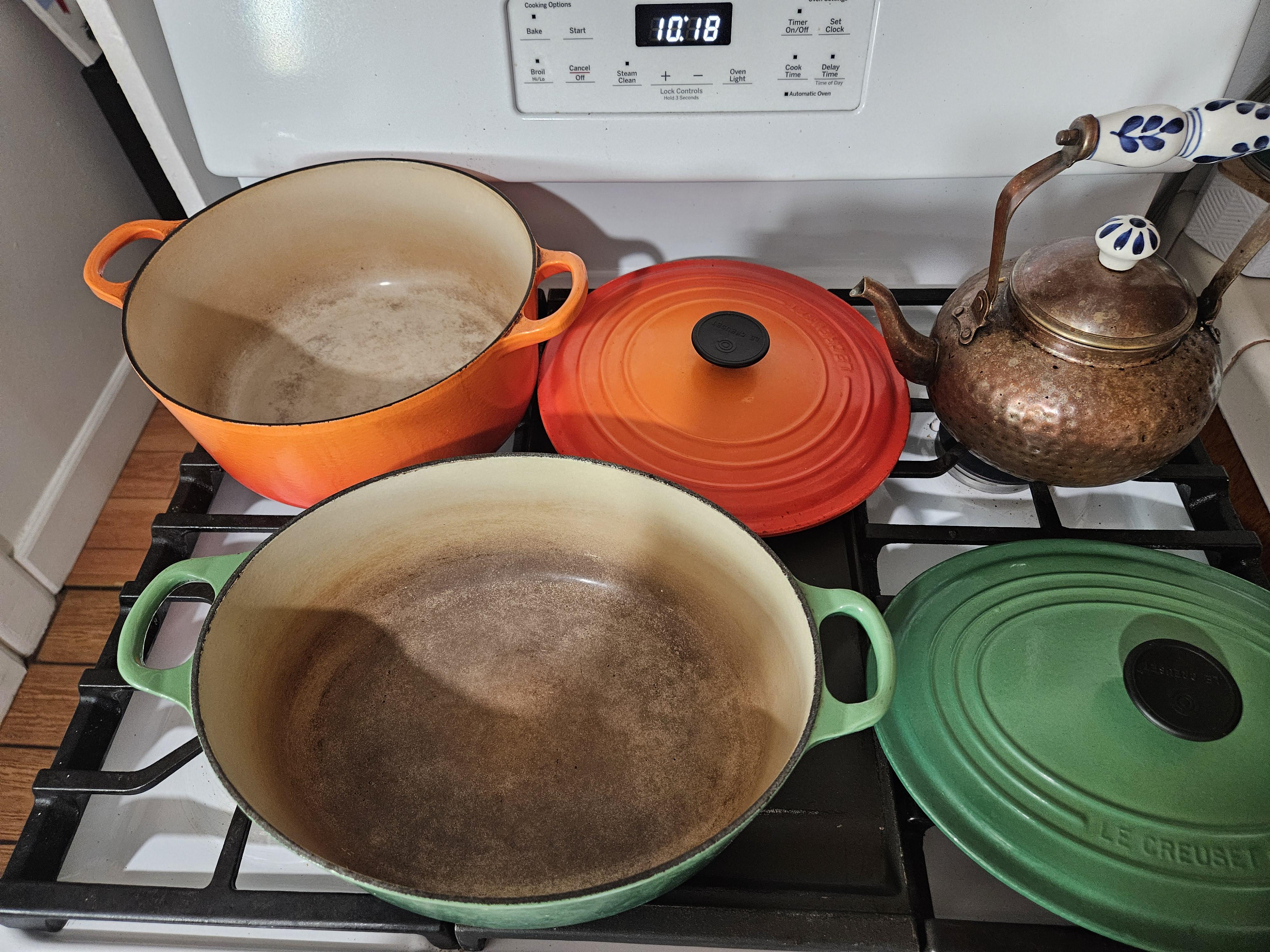 Le Creuset estate sale find! $20 bucks for both! : r/DutchOvenCooking