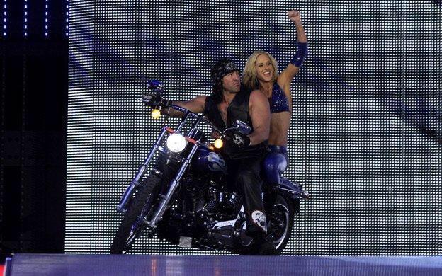 アメリカン・バッドアスとミシェル・マクールが入場 : r/SquaredCircle