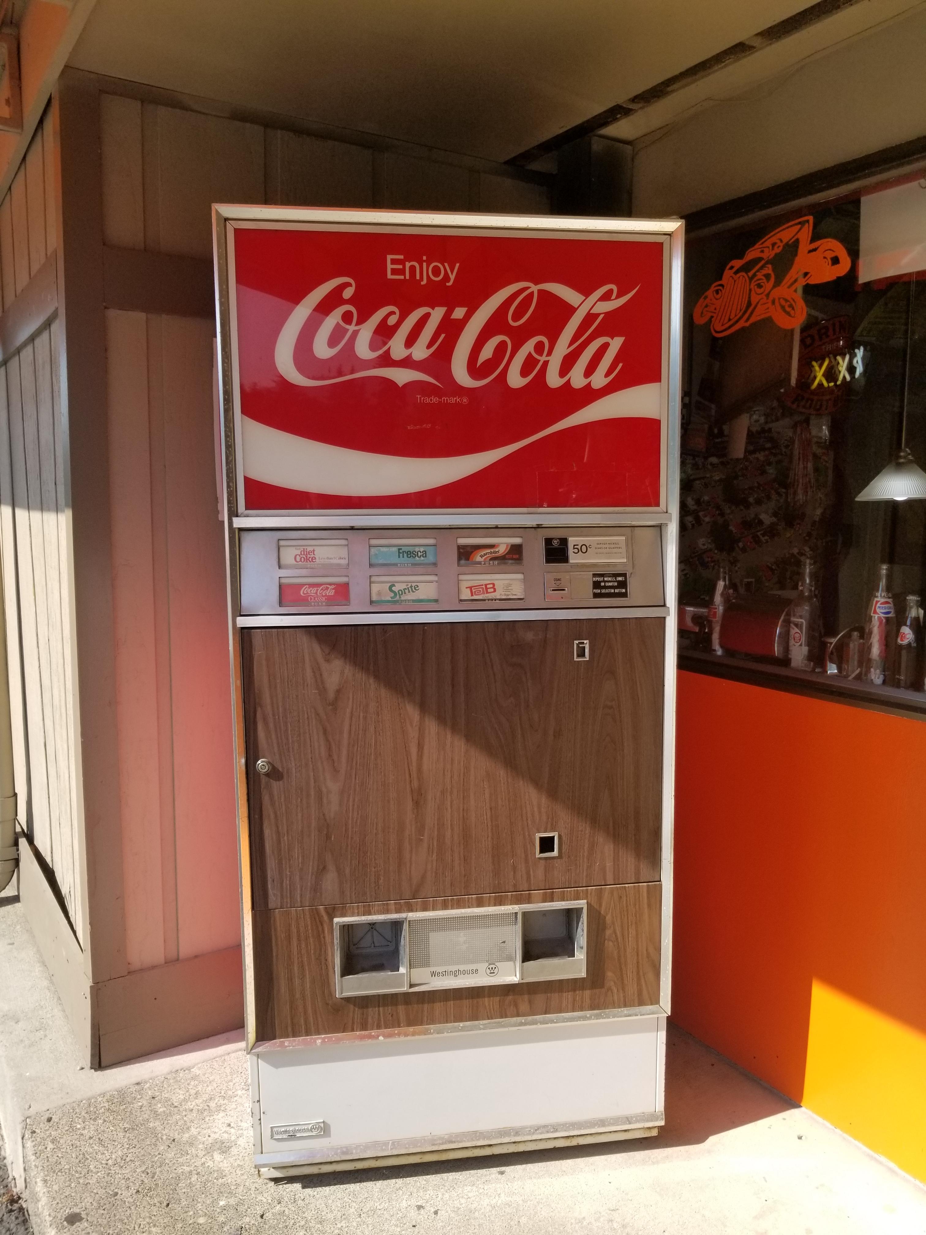 昔ながらのコカ・コーラ自販機 : r/nostalgia