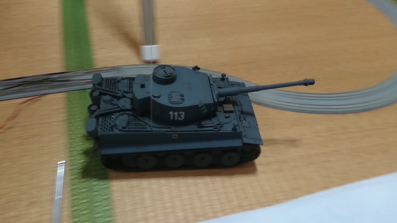 東京マルイ バトルタンク タイガー1 初期型 走行 - YouTube