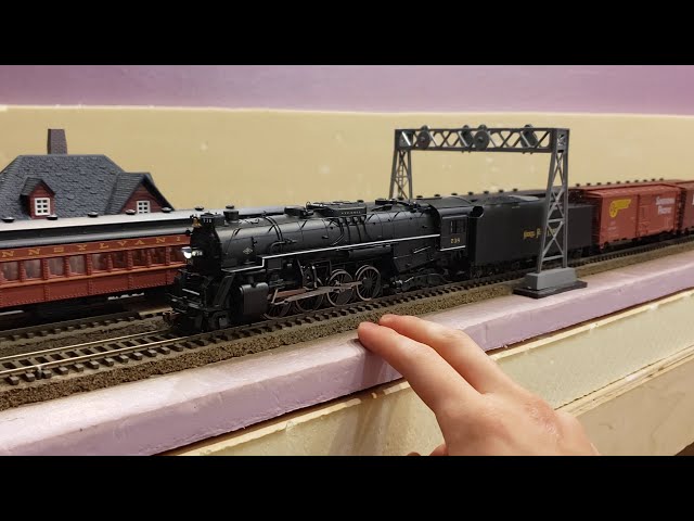 Engine Showcase: Proto 2000 NKP Nickel Plate Road 2-8-4 Berkshire