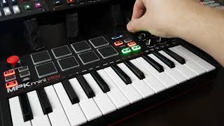 AKAI / MPK mini Play】音源内蔵のスタンドアローン・ポータブルMIDI