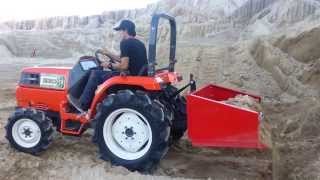 新古品 リアバケットRB120（運搬、除雪用 ダンプ式 トラクター取付