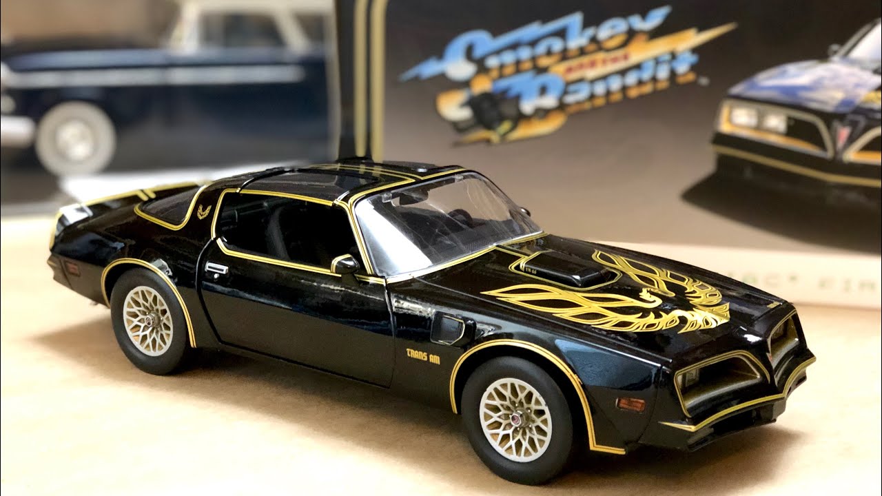 1/18 Smokey And The Bandit 1977 Pontiac Firebird T/A SE Greenlight