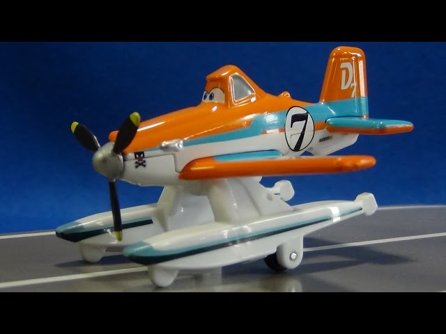 トミカ プレーンズ P-15 ダスティ (水上飛行機タイプ) - YouTube