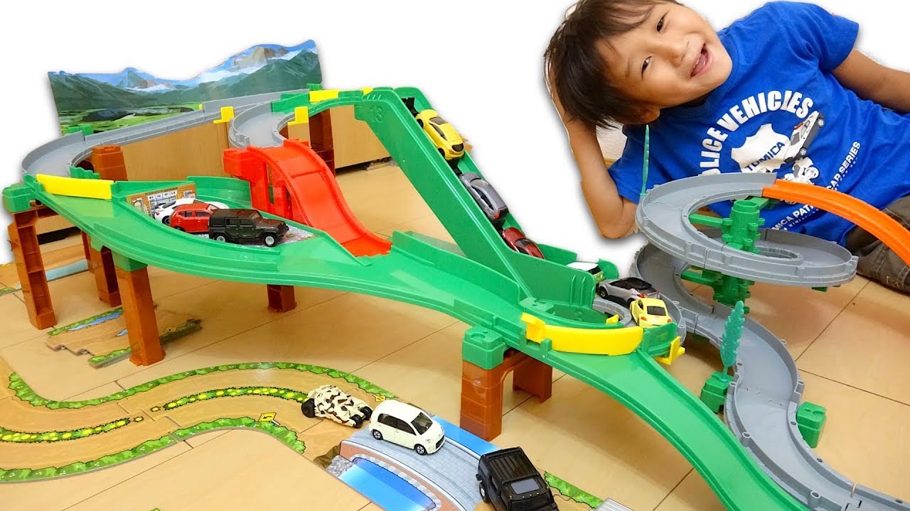 トミカ オートやまみちドライブ＆くるくる峠どうろセット【かとちゃん