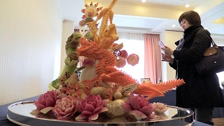 迫力満点、野菜の竜 中国料理のコック15人が彫刻展示 - YouTube