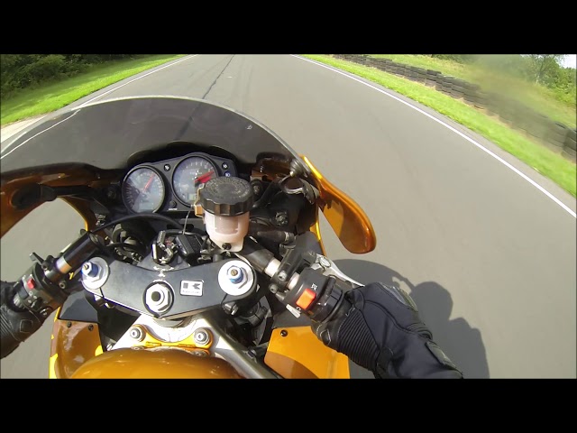 ZX9R Chasedown R1 - YouTube