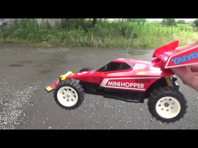 30年前のラジコンで遊んでみた「タイヨー ミニホッパー3」 - YouTube