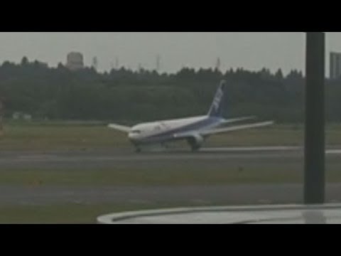 全日空機、着陸時に損傷 けが人なし、調査官派遣 - YouTube