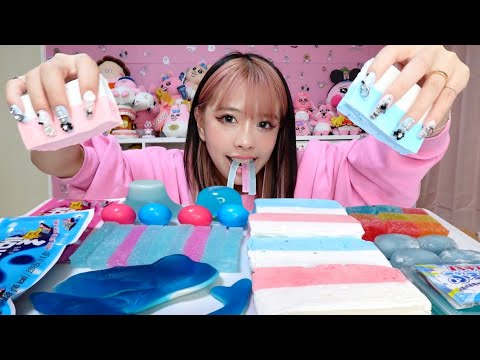 ASMR] Eating blue and pink while showing off my super cute nails