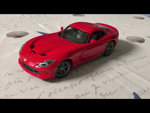 Review of 2013 SRT Viper GTS by Maisto (Scale 1/18) - YouTube