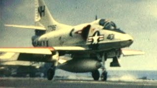 1円で売却された米空母キティホーク、解体に向け最後の旅路に就く