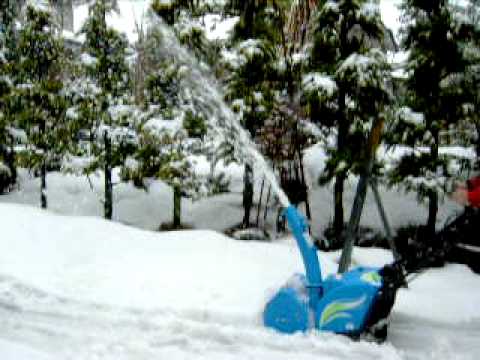 ヤマハ除雪機 シンプル操作の軽量・小型除雪機 YU-240 - YouTube