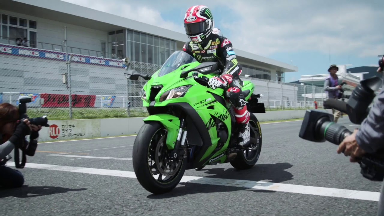 ジョナサン・レイが2019新型ZX-10RRでデモ走行 - YouTube
