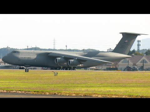 アメリカ空軍大型輸送機 C-5M スーパーギャラクシー 横田基地から離陸