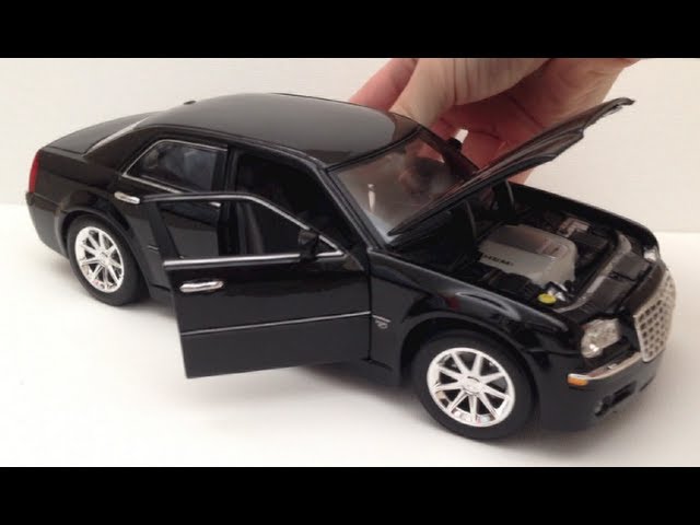 Review: 1:18 Chrysler 300C HEMI by Maisto (2005) - The Model