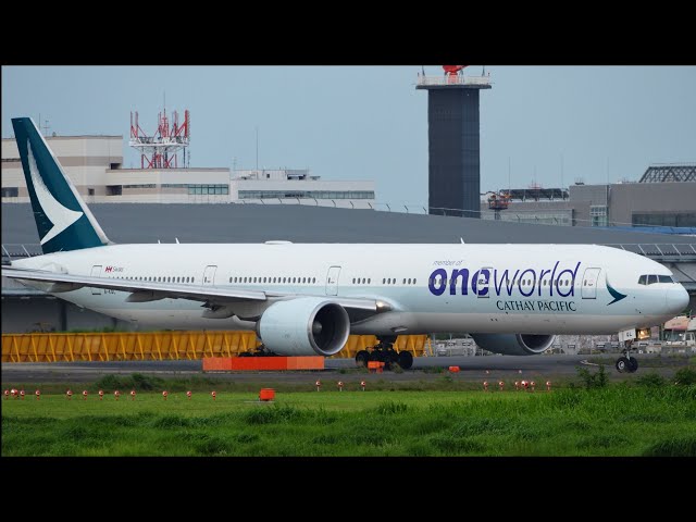Cathay Pacific Oneworld Livery Boeing 777-300ER B-KQL Takeoff from