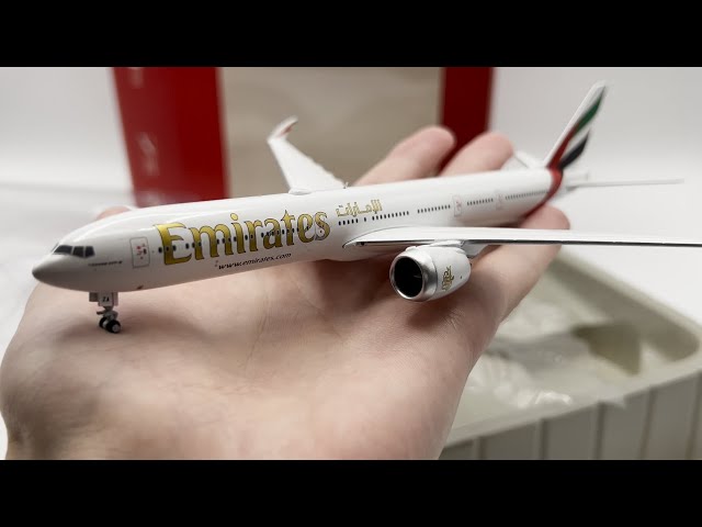 Gemini Jets Emirates Boeing 777-9 with Folded Wingtips 1:400 Scale