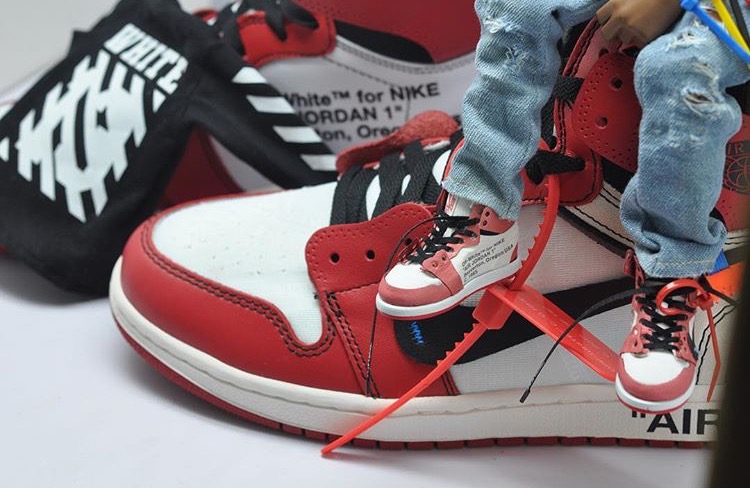 リアル過ぎる！オフ ホワイト x エア ジョーダン1 ミニフィギュア