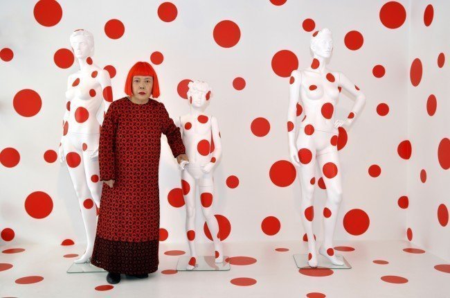 世界に誇る前衛芸術家・草間彌生が「水玉」を描く理由 | CinemaGene